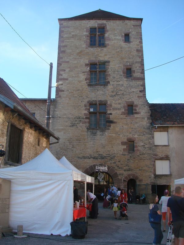 La troupe médiévale des compagnons de la Vouivre à la fête moyen age 2018 du château d'Héricourt 