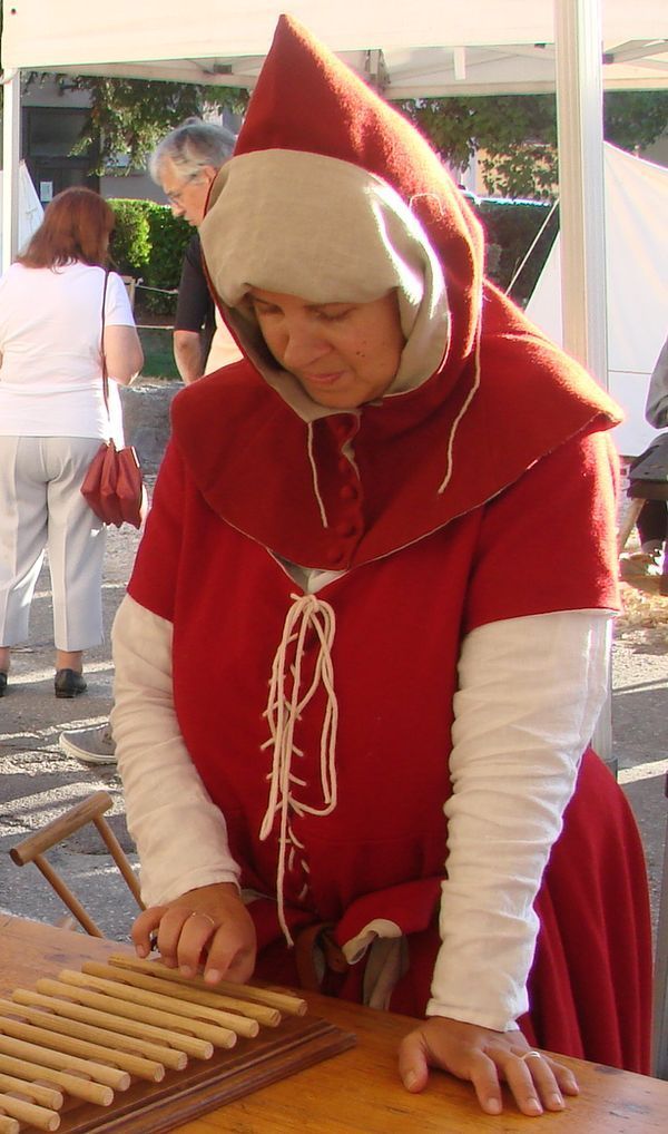 Jeux du moyen age à la fête médiévale du château d'Héricourt en Haute Saone