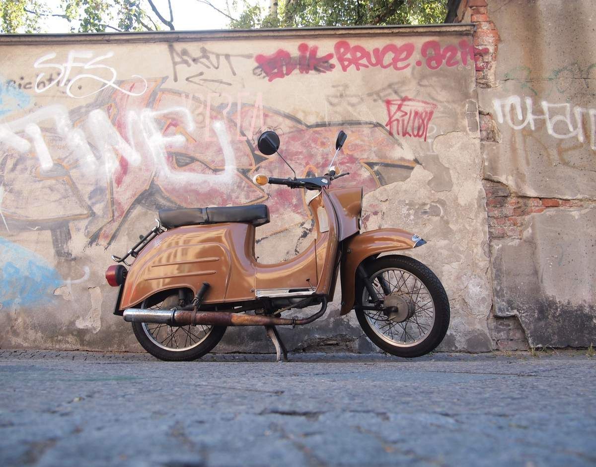 La Simson Schwalbe : la star des mobilettes de RDA