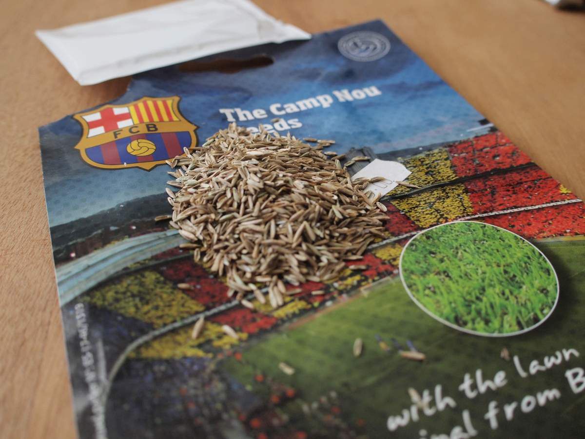 Marketing extrême: de l'herbe authentique du FC Barcelone...