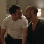 amants gays à l'hôtel