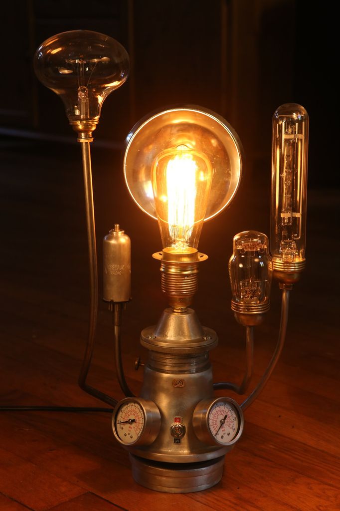 Une fois allumée, l'ampoule Edison emet une lumière très chaleureuse et douce. 