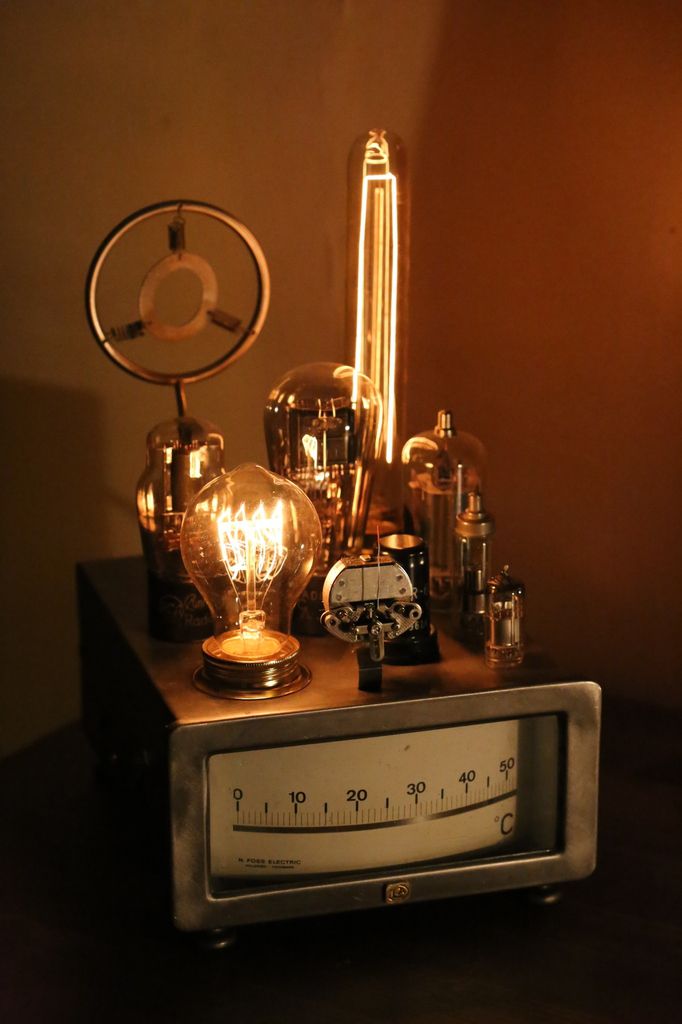 Création lampe luminaire esprit Steampunk, thermomètre industriel, lampes tube de radio TSF, ampoules Edison