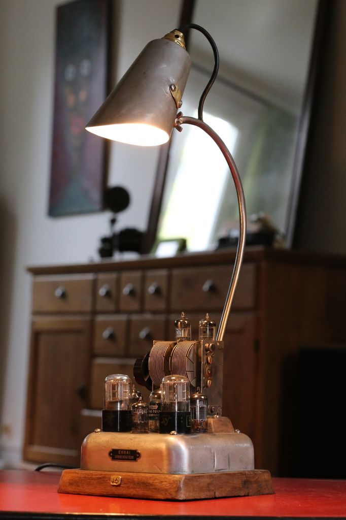 Création lampe luminaire unique steampunk art récup, radio TSF, esprit vintage et industriel