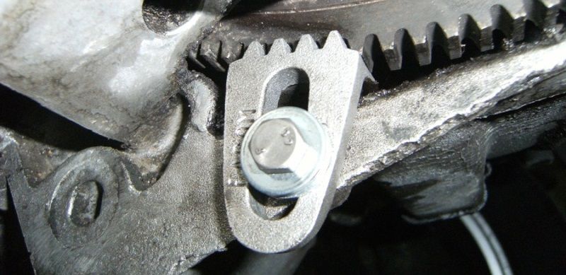 Outil bloquage volant moteur XU Peugeot