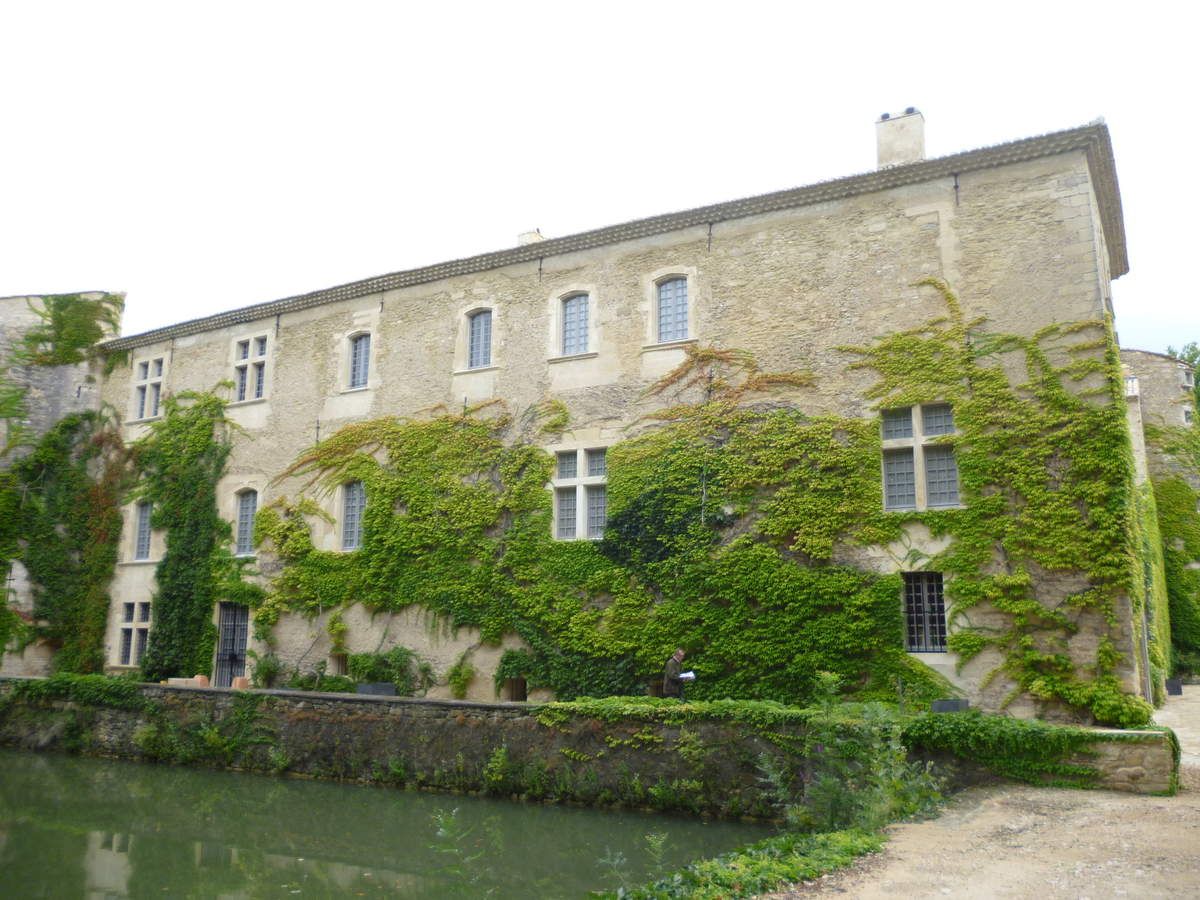 Le château de Lascours (30) &quot;propriété privée&quot; fut un centre de regroupement de harkis a partir de 1967 