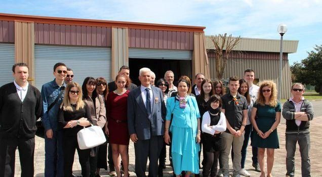 Décoration d'Abboud Méchitoua devant sa famille