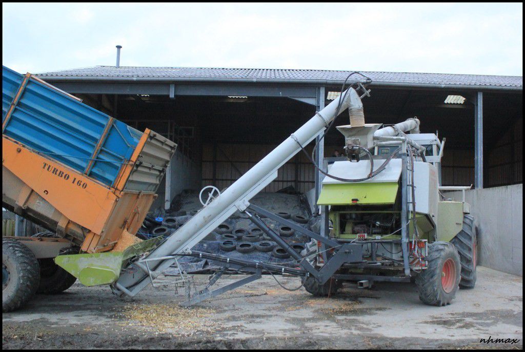 Broyage maïs grain 2016 - L'agriculture, le forestier et le TP en Bretagne,