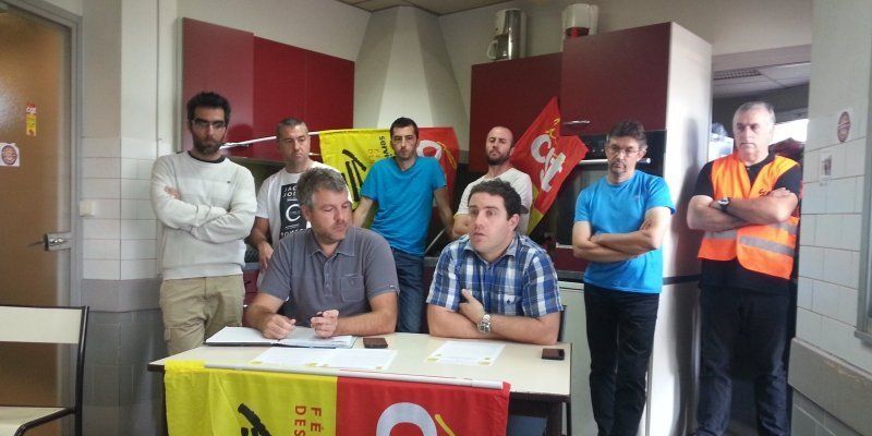 Le 9 novembre à Bayonne, le syndicat CGT cheminots a annoncé son opposition à l'OFP. © Isabelle Miquelestorena