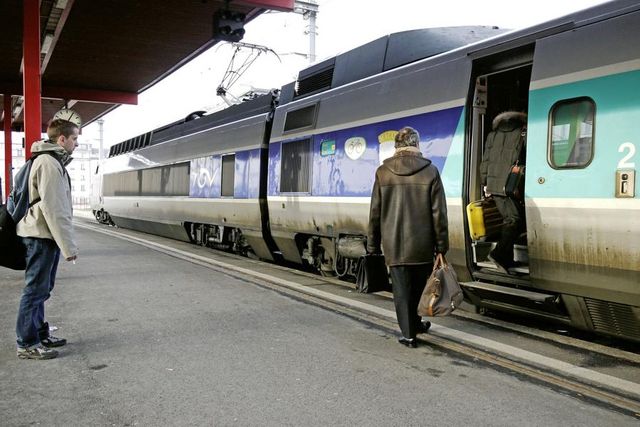 Outre l’abandon des TGV directs vers Lille et Marseille, un aller-retour Paris-Genève sera supprimé dès le 13 décembre. L.FORTUNATI/ARCHIVES