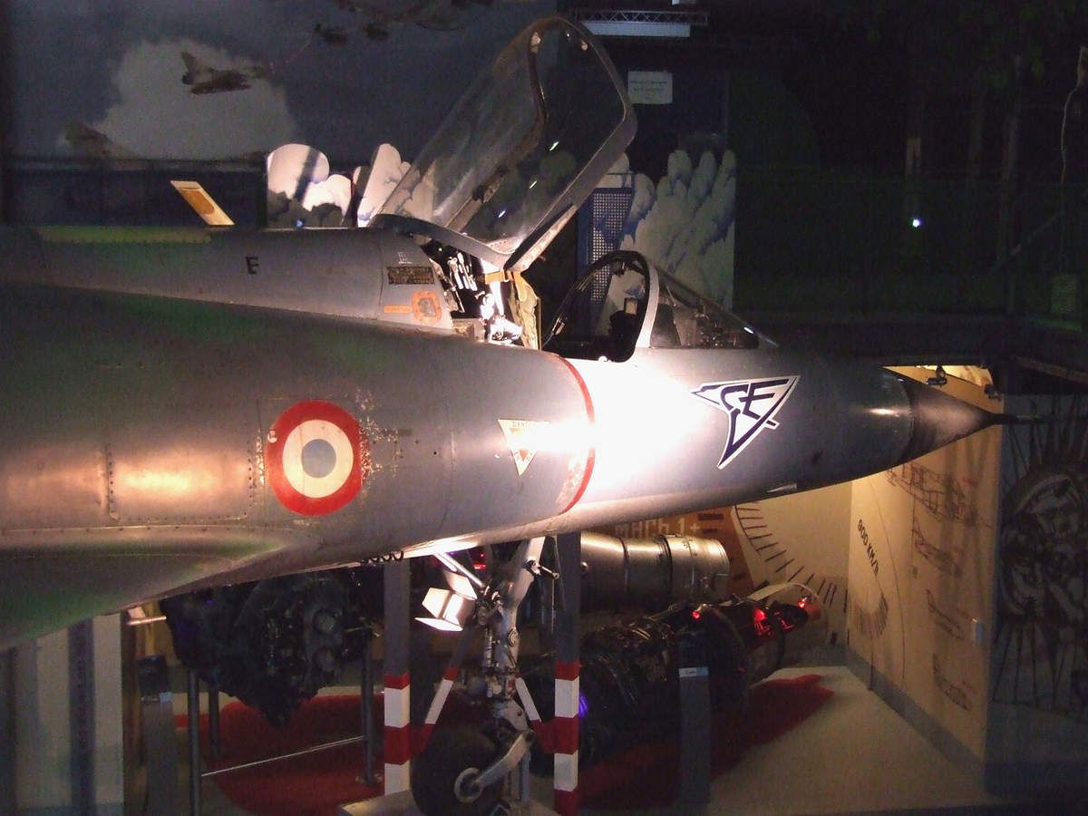 Le Mirage IIIC du CEV de Bretigny-sur-Orge au Musée SAFRAN ( SNECMA) - radar pointe avant CSF -C 