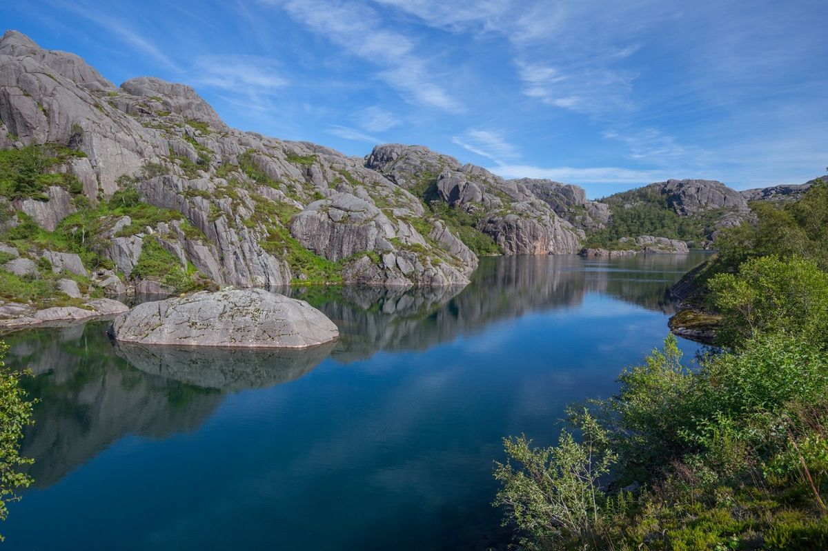 Un des innombrables lacs le long de la côte sud