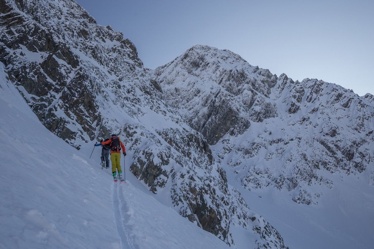 C'est reparti pour le second. +650 m, trace abo dans le couloir sauf une courte portion dans la goulotte centrale