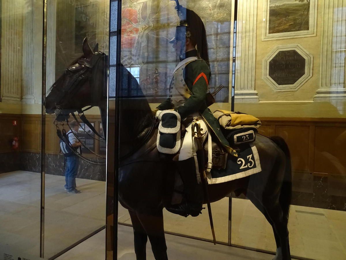 Gilets Jaunes - Révolution Jaune - Police Montée : Comment affronter un  cheval ? - ICE STATION ZEBRA