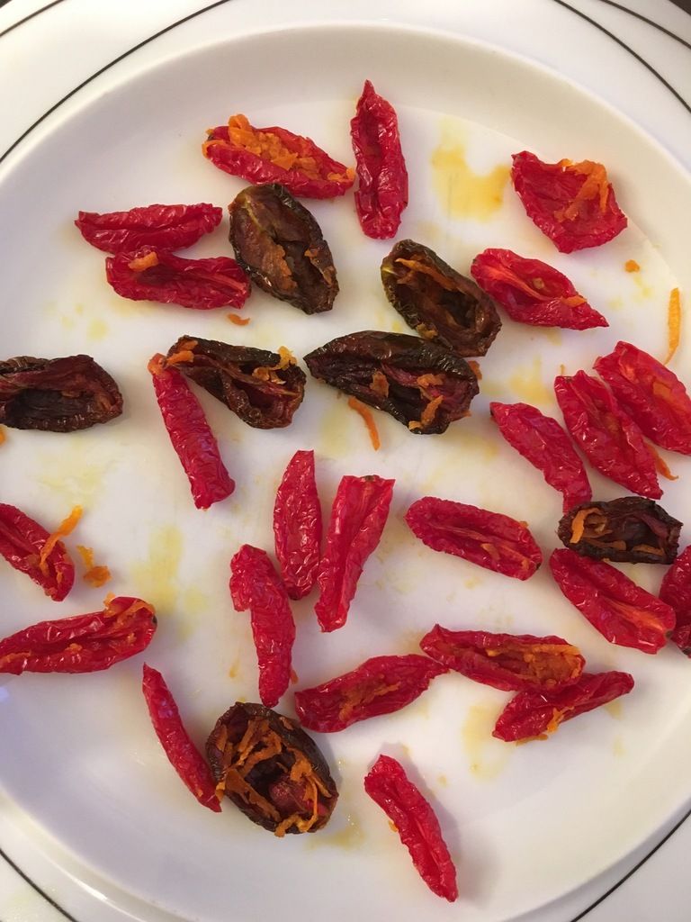 Le jaune laissé par le curcuma après séchage, c'st celui e l'huile obtenu