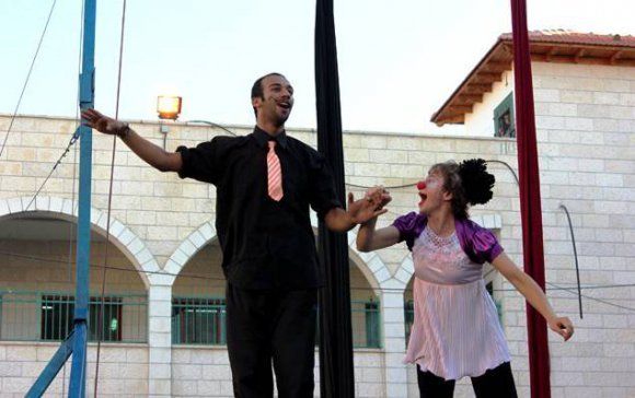 Embastillé depuis 3 mois par Israël, le clown triste palestinien, Mohammad Abou Sakha, manque aux enfants (L'Orient Le Jour)