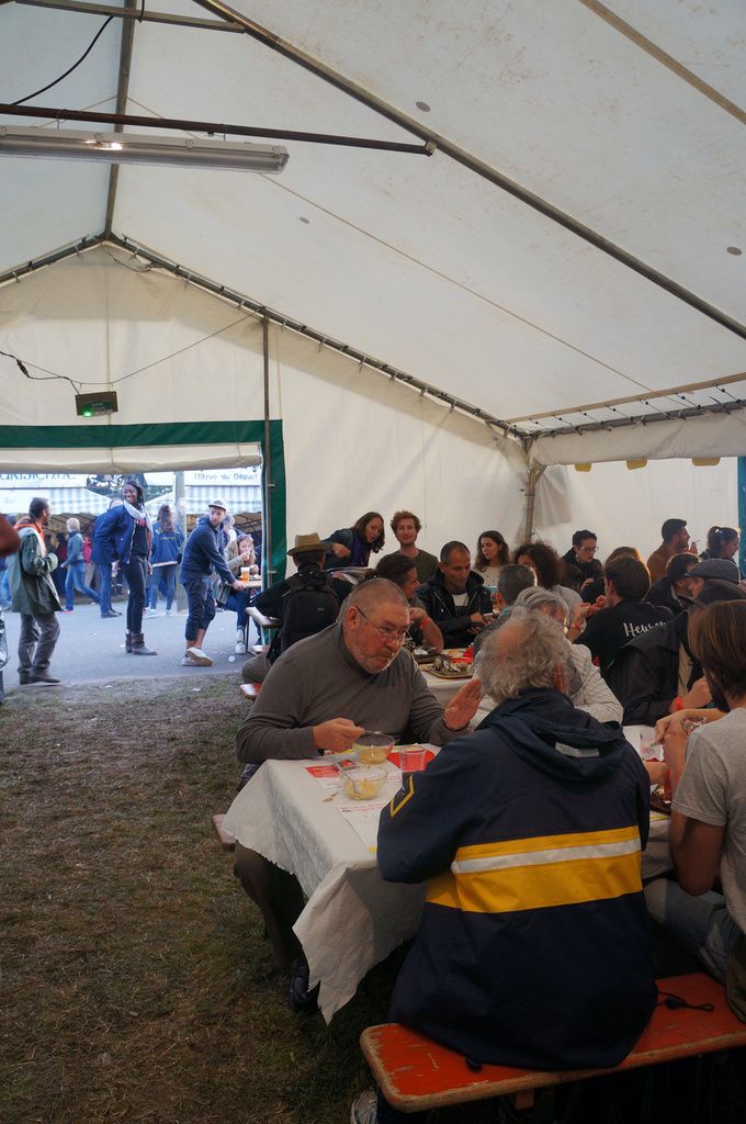 A la fête de l'Huma 2017 sur le stand du PCF Finistère: le reportage photo de Pierre Saint Jalme dans le pays d'utopie où le soleil ne tombe jamais... 