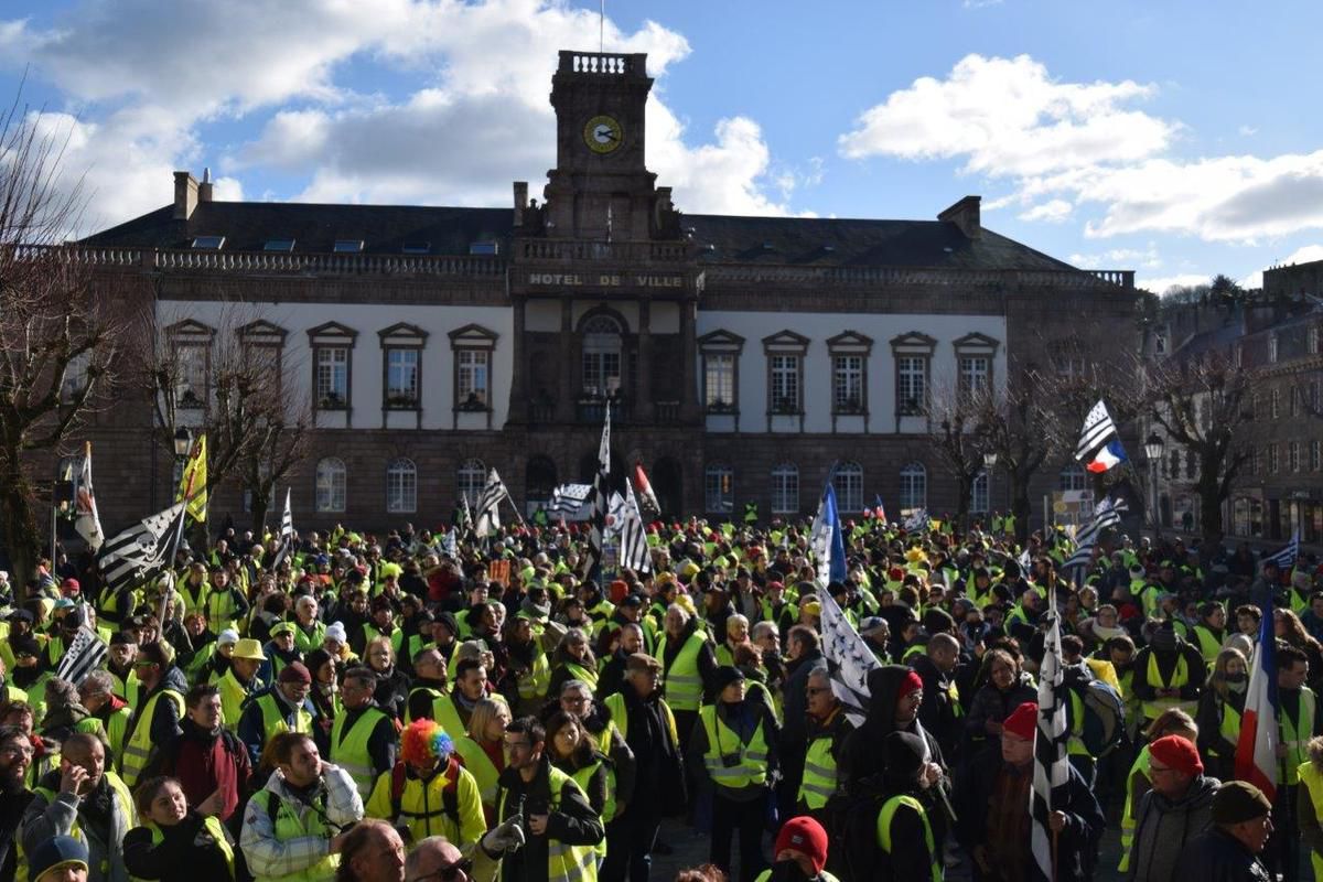 Morlaix était en Gilet Jaune ce samedi 2 février pour la manifestation  régionale - Le chiffon rouge - PCF Morlaix/Montroulez