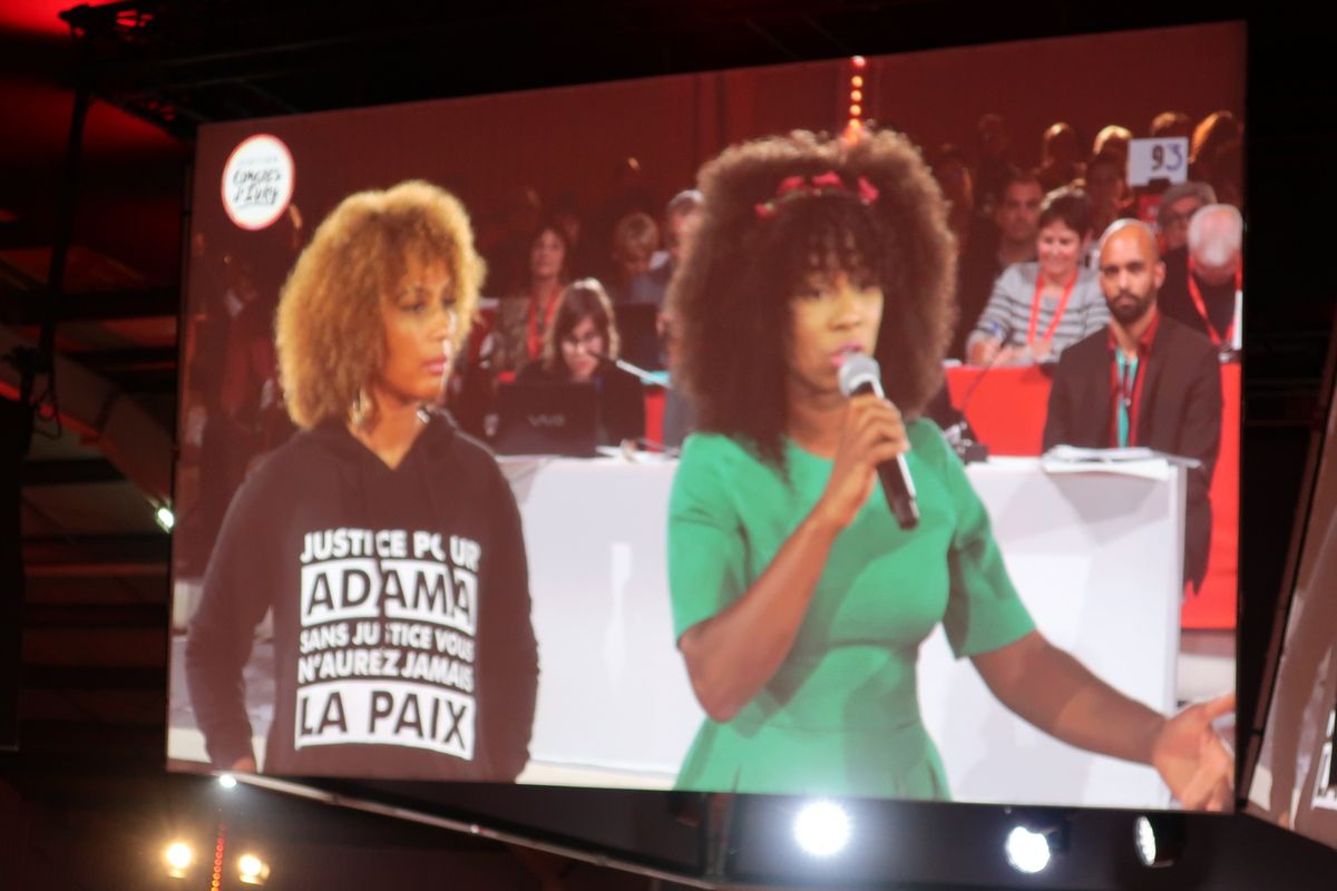 La soeur d'Adama Traoré au congrès d'Ivry du PCF avec le comité pour la vérité et la justice dans l'affaire Adama (photo Ismaël Dupont, novembre 2018)
