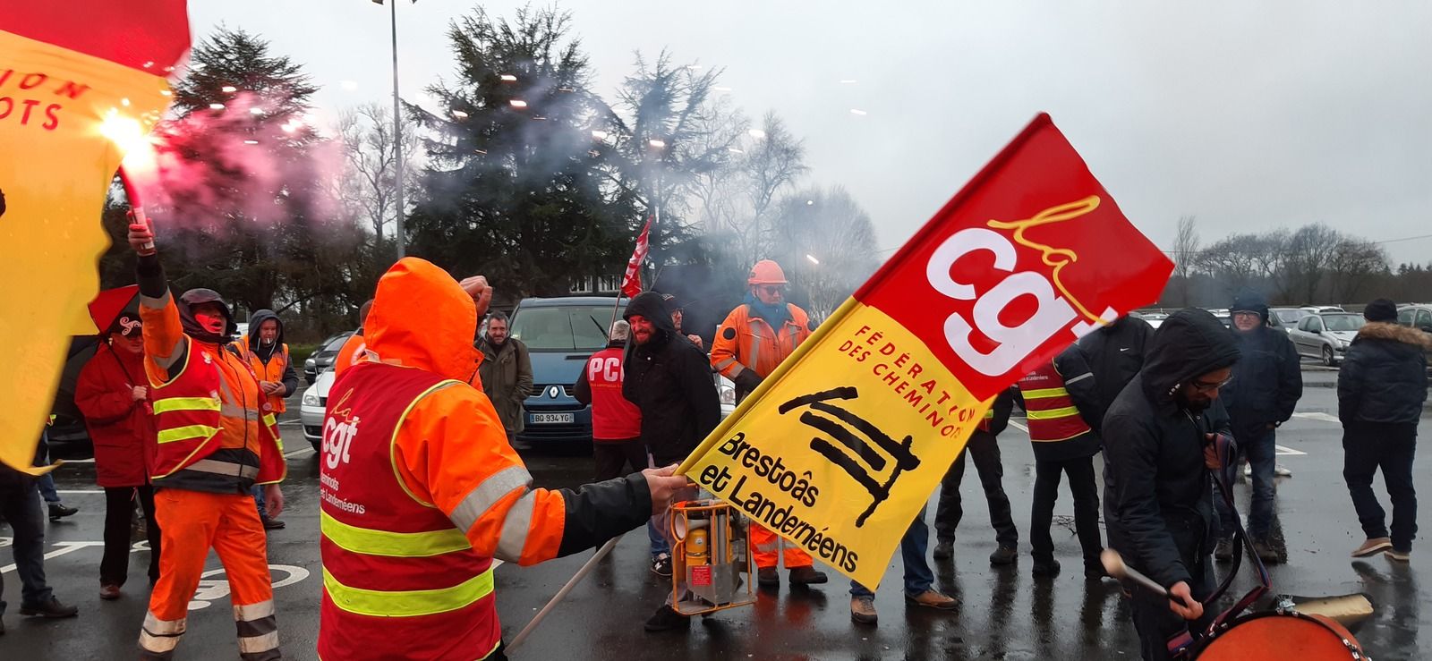 Mobilisation pour défendre nos retraites - Action du mardi 14 janvier à Morlaix à Langolvas - Photos de Jean-Luc Le Calvez