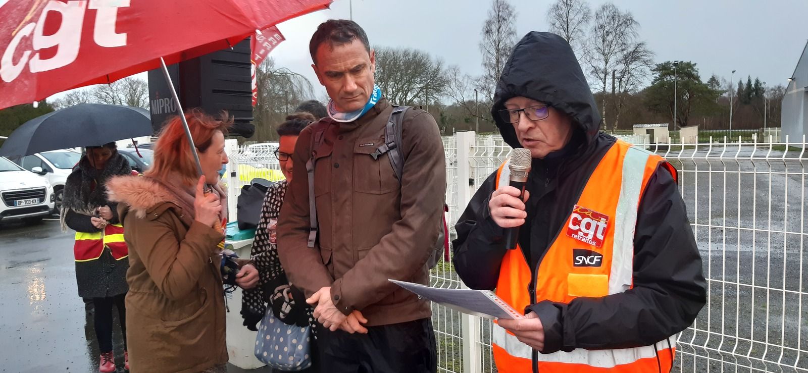 Mobilisation pour défendre nos retraites - Action du mardi 14 janvier à Morlaix à Langolvas - Photos de Jean-Luc Le Calvez