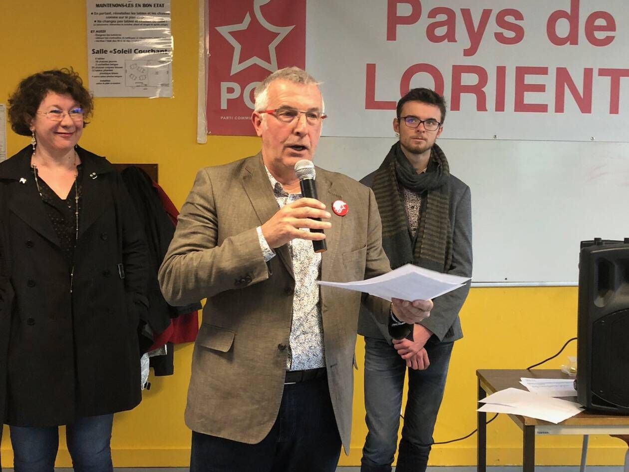 Photo Ouest-France: Delphine Alexandre, candidate à Lorient, Philippe Jumeau, secrétaire départemental 56 et Alexandre Rault, secrétaire de la JC 56