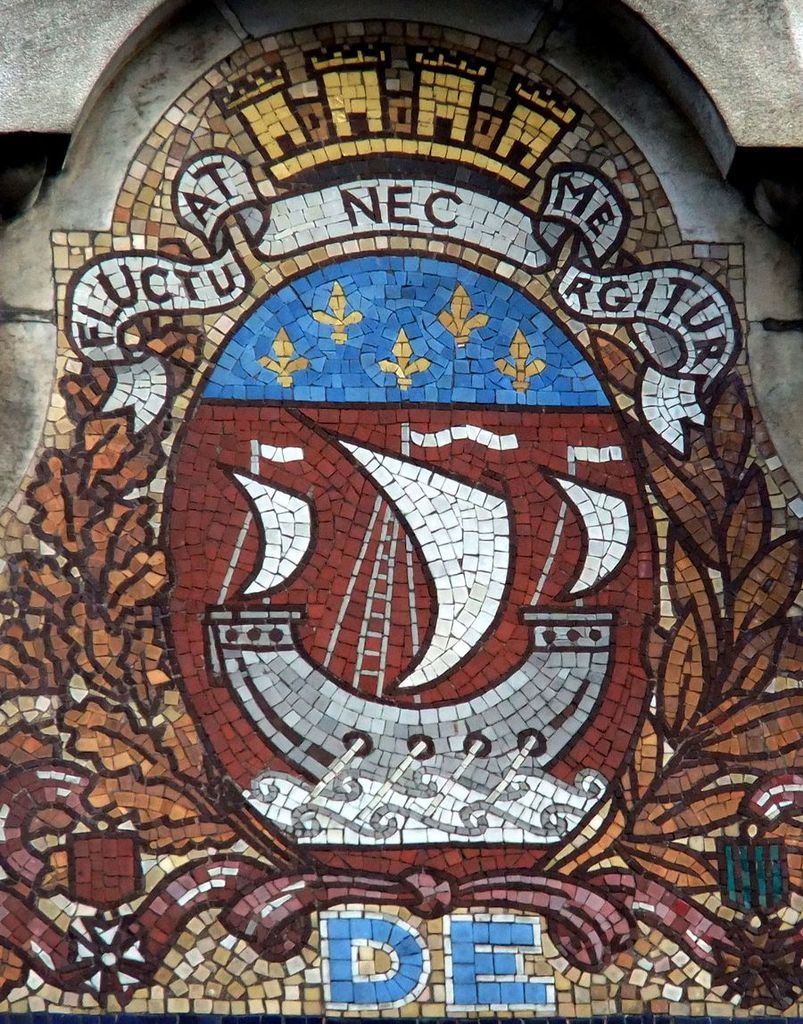 Fluctuat nec mergitur (devise de la ville de Paris, Ste Geneviève de Nanterre)