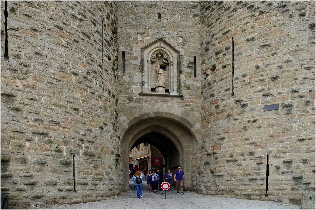 Carcassonne entrée dans la cité médiévale