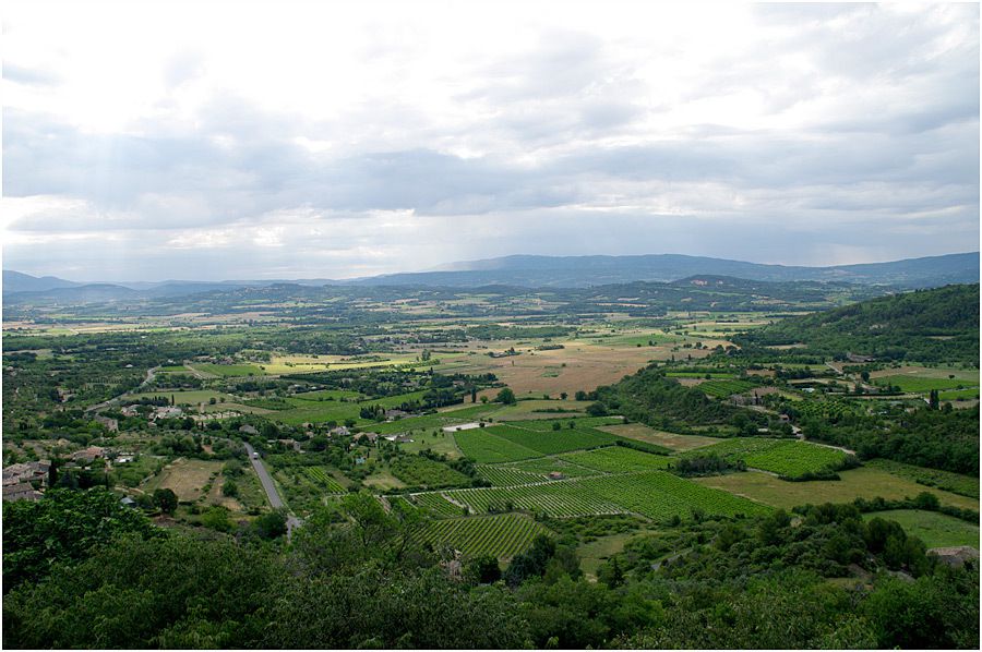 Luberon - village de Gordes - vue sur la vallée