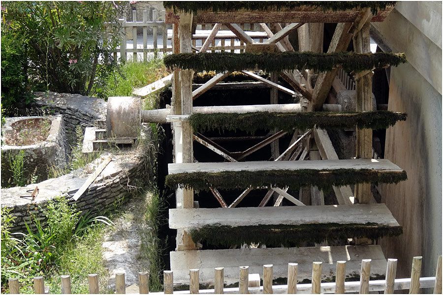 Lubéron - Fontaine de Vaucluse