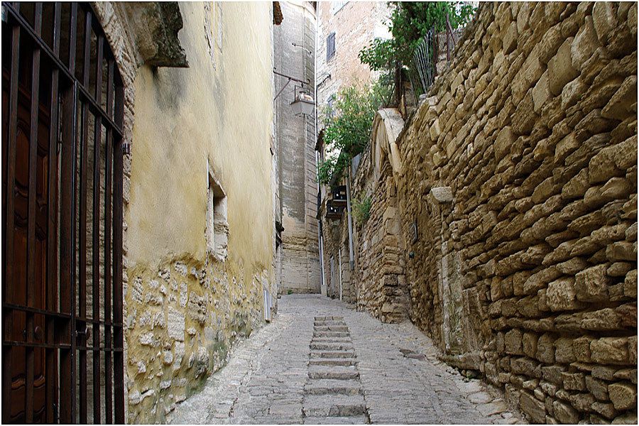 Luberon - village de Gordes - promenade dans les ruelles