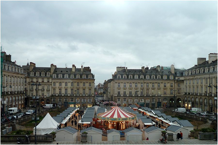 Parlement de Bretagne Rennes-  vue sur la place et la marché de Noël