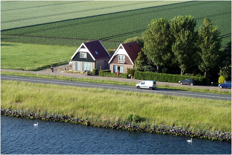 le Costa Magica sur le canal de la mer du Nord  pour une croisière vers les fjords norvégiens