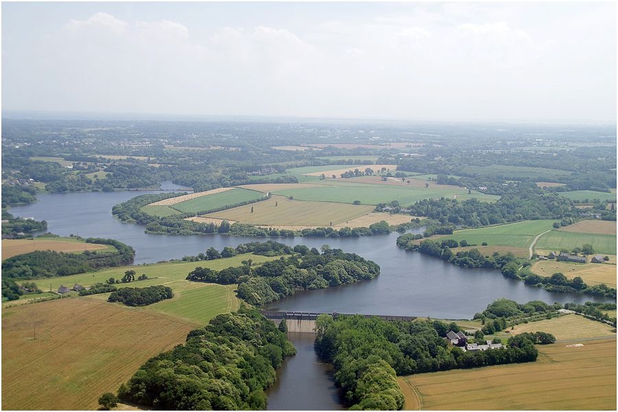 Survol de la côte d'émeraude - le Frémur et le barrage du Bois Joli