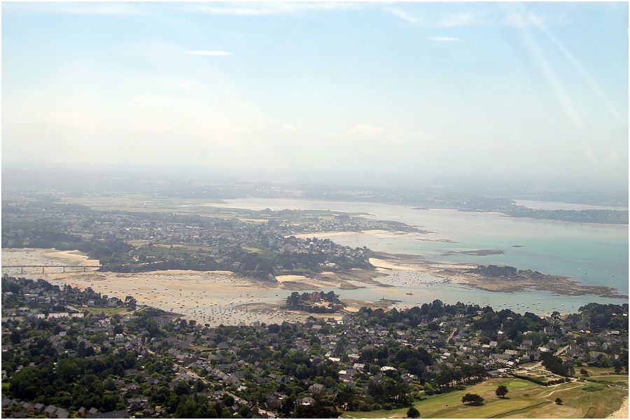 Survol côte d'émeraude - Saint Briac et Lancieux et le pont qui les unit.