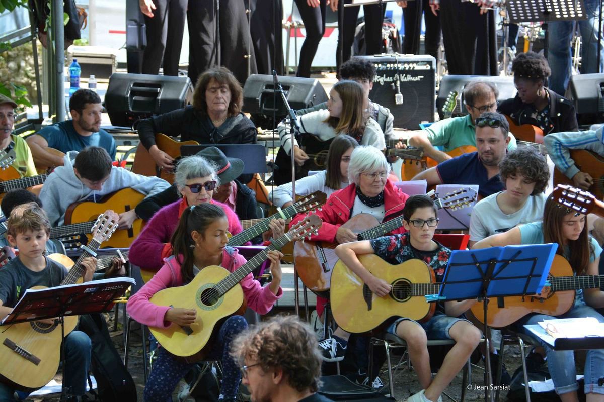 ORTHEZ : 200 GUITARE ET PLUS !!! - Ce pays des gaves où il fait si bon vivre