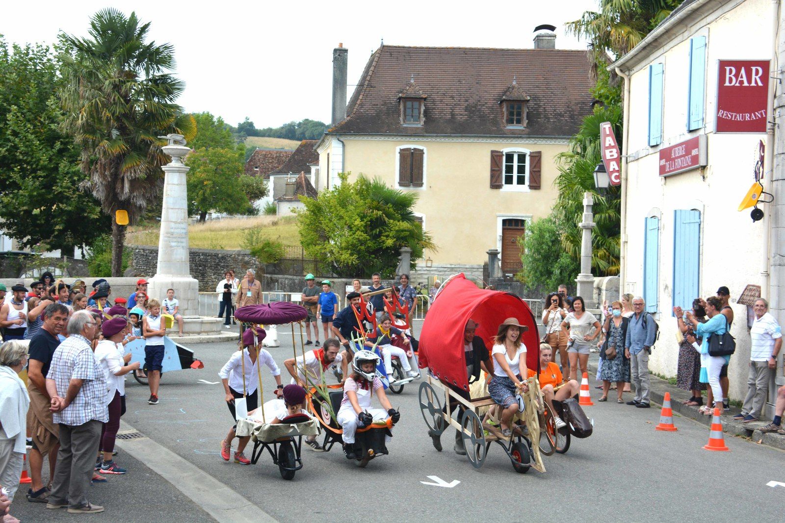LAAS : Des BROUETTES de BONNE HUMEUR et de FANTAISIE