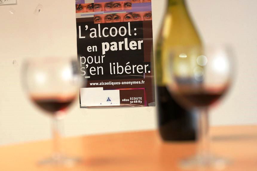 Selon l'Inserm, un français sur 10 aurait des problèmes avec l'alcool.