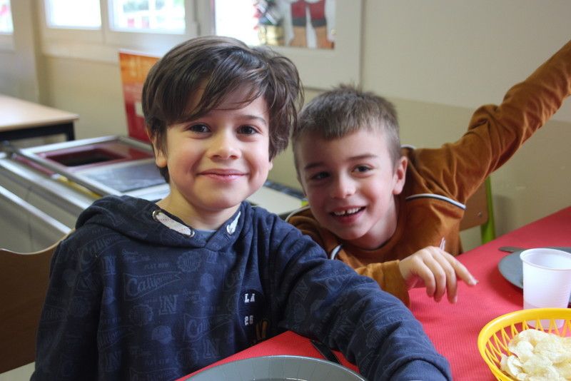 Album 19/20_déc_Repas de Noël à la cantine🎄