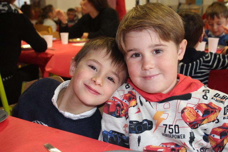 Album 19/20_déc_Repas de Noël à la cantine🎄