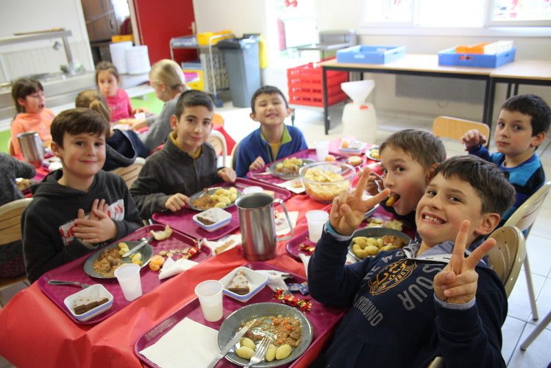 Album 19/20_déc_Repas de Noël à la cantine🎄