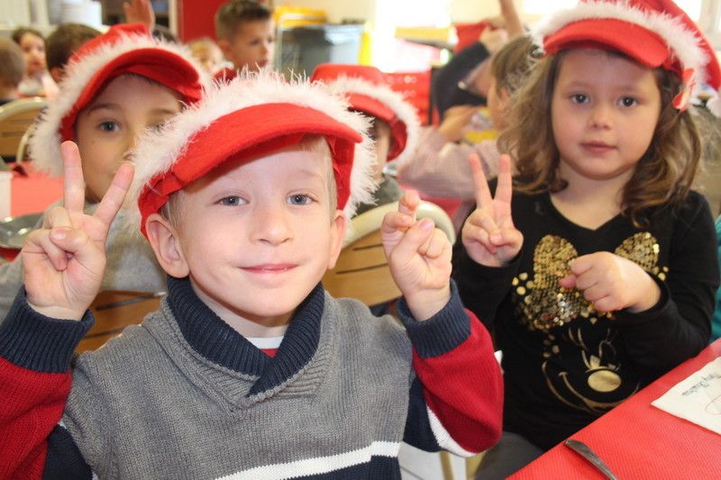 Album 19/20_déc_Repas de Noël à la cantine🎄