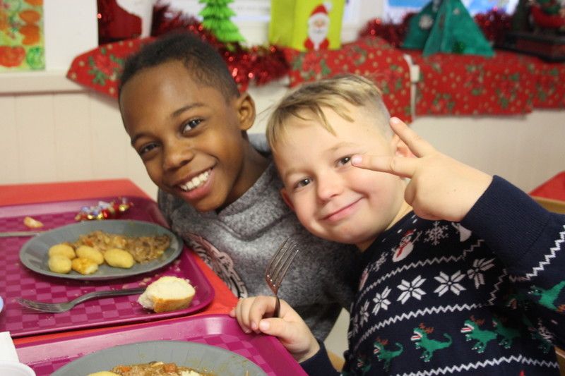 Album 19/20_déc_Repas de Noël à la cantine🎄