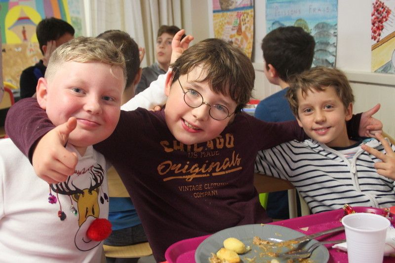 Album 19/20_déc_Repas de Noël à la cantine🎄