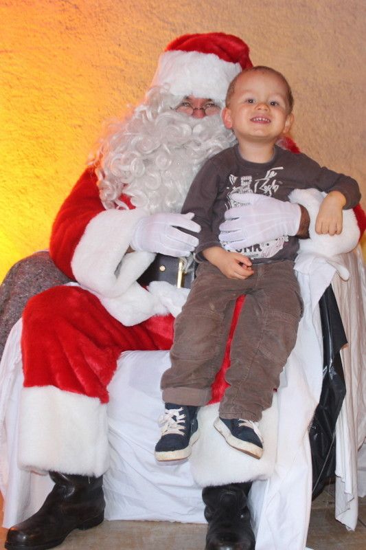 Album 19/20_déc_Le Père Noël et ses Lutins