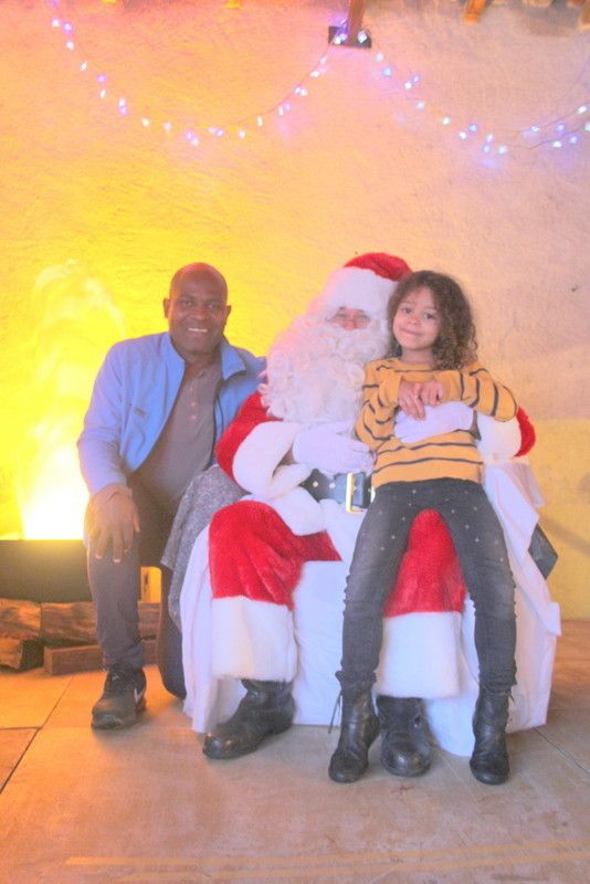 Album 19/20_déc_Le Père Noël et ses Lutins