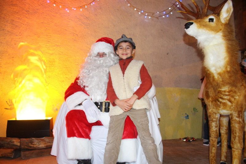 Album 19/20_déc_Le Père Noël et ses Lutins