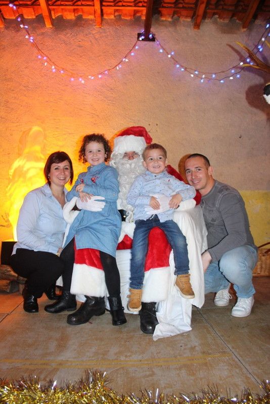 Album 19/20_déc_Le Père Noël et ses Lutins