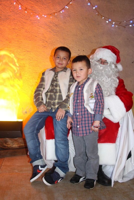 Album 19/20_déc_Le Père Noël et ses Lutins