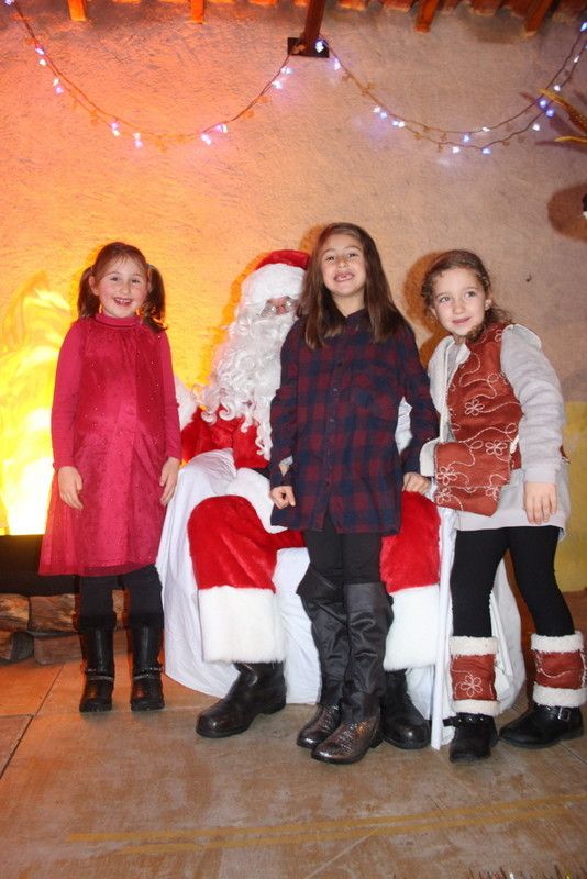 Album 19/20_déc_Le Père Noël et ses Lutins